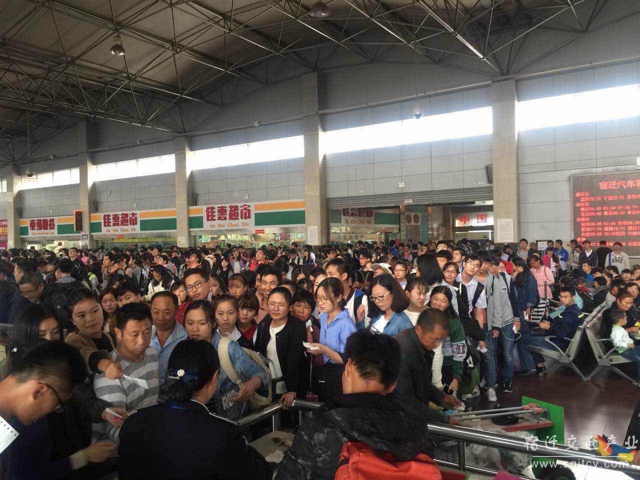 26e726fa077eb3d38376e76d50fd01b4 国庆长假鄂州汽车客运站安全运送搭客10 万人次.png