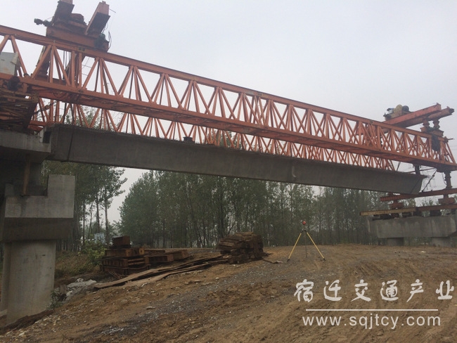 f84b78f6251b8772d2aecef24f541180 潘山大桥北引桥箱梁架设工作圆满实现.JPG
