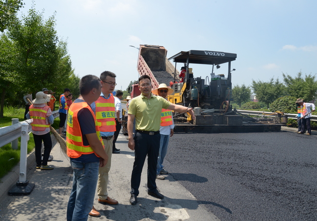 大中建5标沥青摊铺.JPG